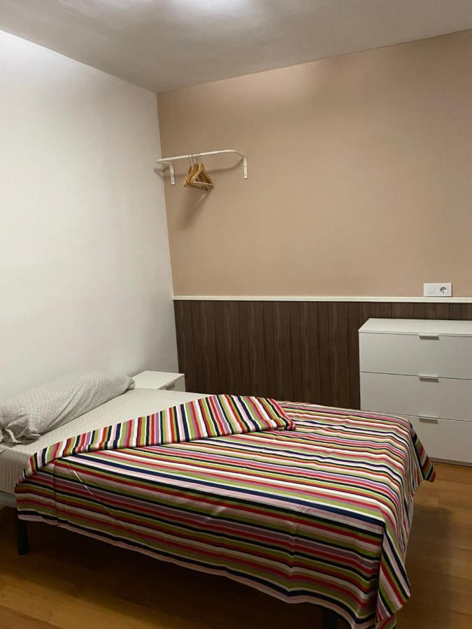 Hostal Urpi-Oklahoma Reus Exteriér fotografie