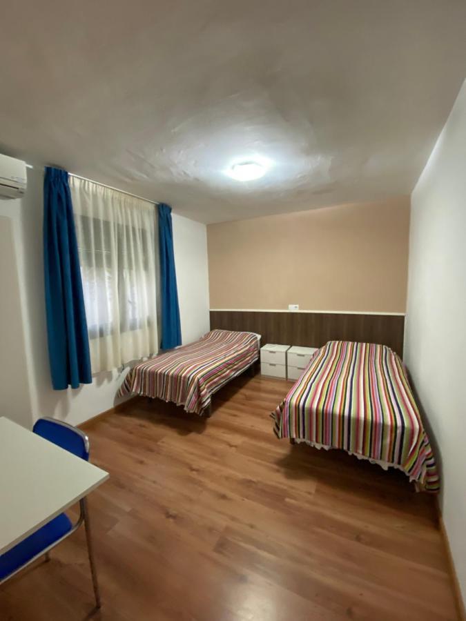 Hostal Urpi-Oklahoma Reus Exteriér fotografie